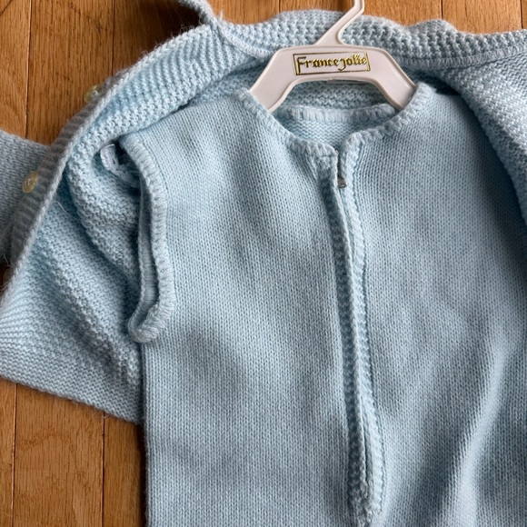 Vintage Julius Berger Baby
Blue 2-Piece Knit Cardigan and Stirrup Romper Set !! - Picture 5 of 5